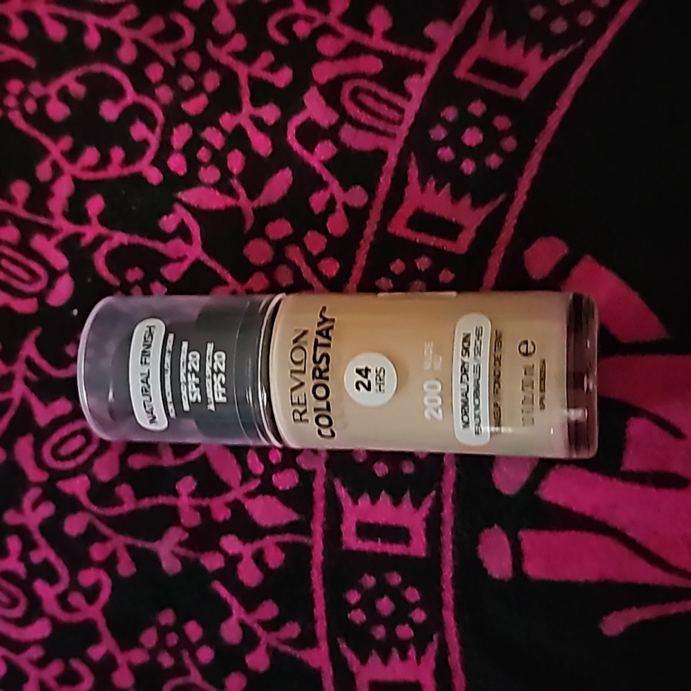 Revlon 24-hours Colorstay foundation